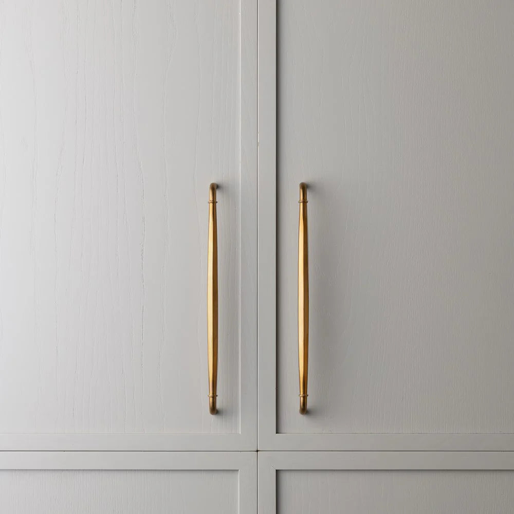 Cast Almond Pull