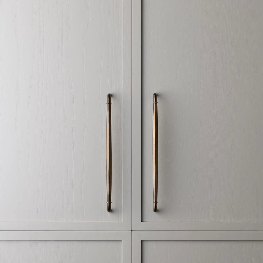 Cast Almond Pull