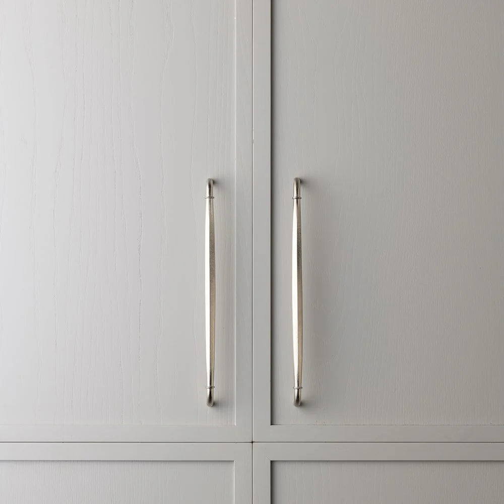 Cast Almond Pull